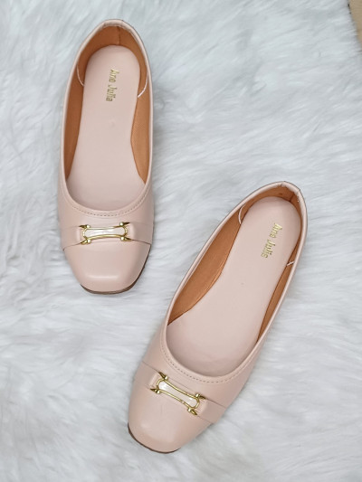 Sapatilha Nude com Fivela Dourada