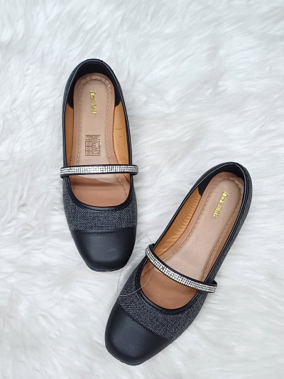 Sapatilha Preta Brilho Chic com Tira de Strass