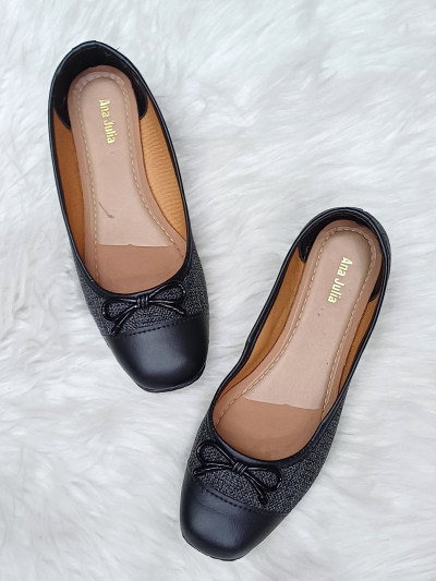 Sapatilha Feminina Preta Essencial com Laço Charmoso