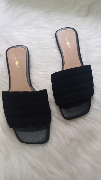 Sandália Preta Lisa com Tiras Largas