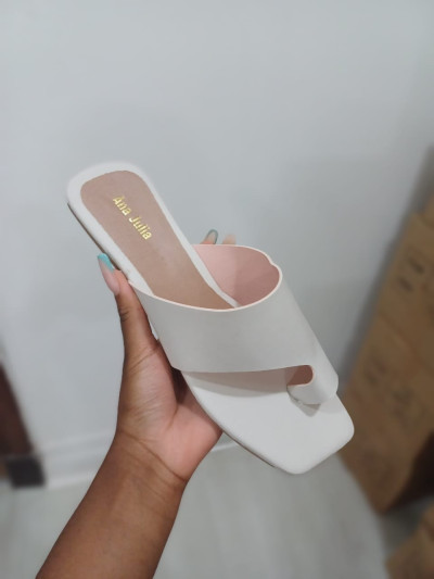 Sandália Flat Dedo Trendy